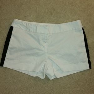 Express sz 2 white w black shorts